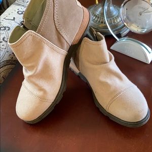 EUC Sorel khaki bootie, size 6.5